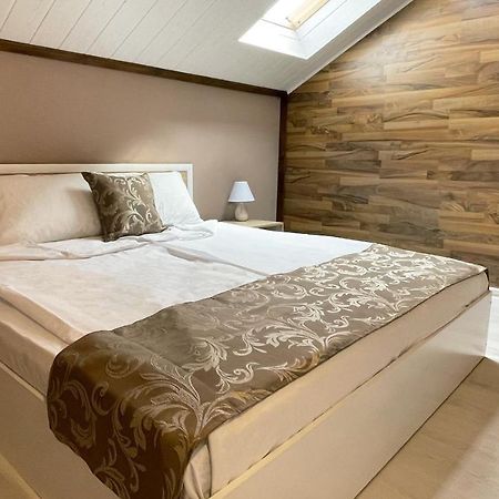 Апартхотел Конниците Aparthotel เวลีคอเทอร์โนโว ภายนอก รูปภาพ
